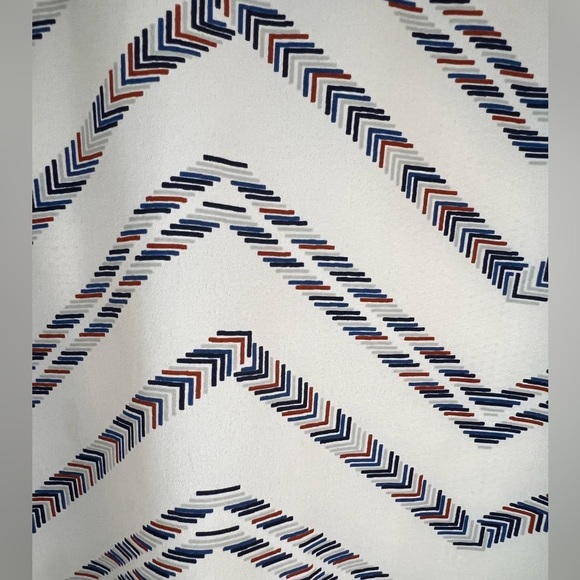 DKNY Women’s Mixed Media Top - Size Medium - Beige with Chevron Design - Picture 2 of 6